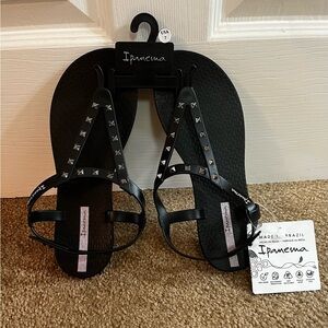 Ipanema Rockstar/women’s NWT Black Sandals with Silver Studs size 7